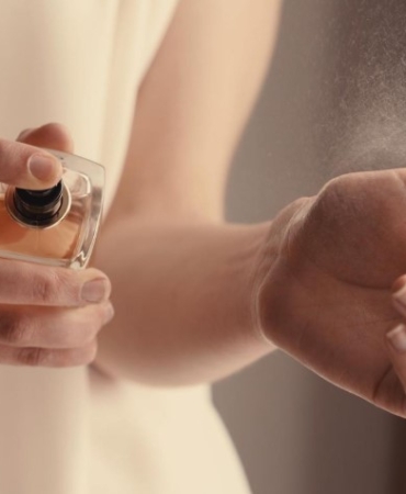 Parfüm nasıl daha uzun süre kalıcı olabilir?